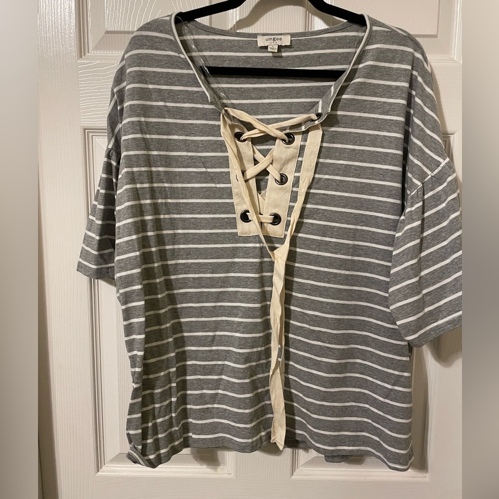 Umgee brand, size Large, grey with white stripes